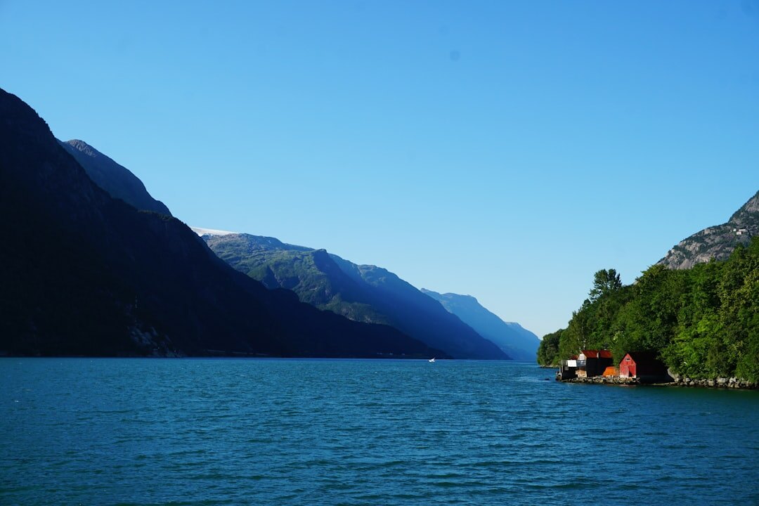 celebrity lake getaway